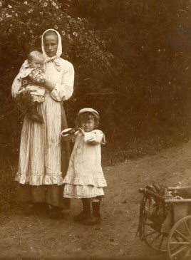 Ida med barnen Gunnar och Inez